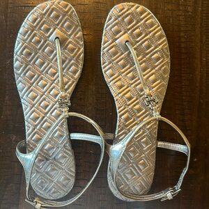 Tory Burch Marion quilted thong sandals, size 8 in gently used condition.